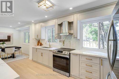 5133 Cherryhill Cres, Burlington, ON - Indoor Photo Showing Kitchen