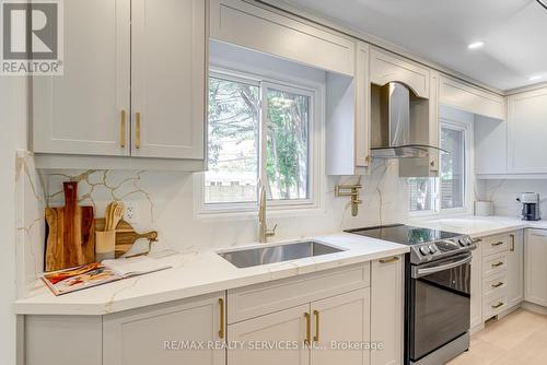 5133 Cherryhill Cres, Burlington, ON - Indoor Photo Showing Kitchen