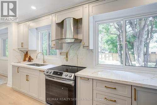 5133 Cherryhill Cres, Burlington, ON - Indoor Photo Showing Kitchen