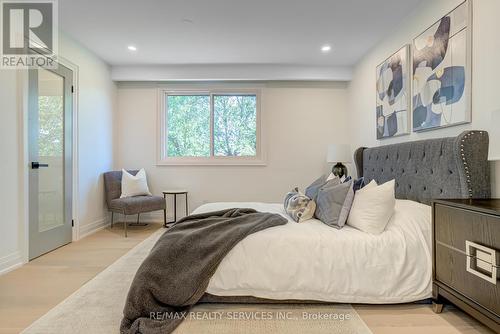 5133 Cherryhill Cres, Burlington, ON - Indoor Photo Showing Bedroom