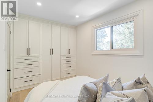 5133 Cherryhill Cres, Burlington, ON - Indoor Photo Showing Bedroom