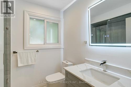 5133 Cherryhill Cres, Burlington, ON - Indoor Photo Showing Bathroom