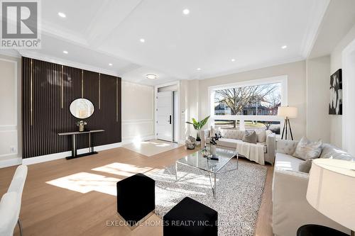 485 Trillium Drive, Oakville, ON - Indoor Photo Showing Living Room