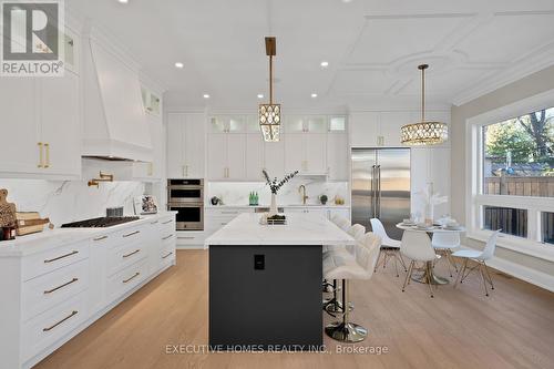 485 Trillium Drive, Oakville, ON - Indoor Photo Showing Kitchen With Upgraded Kitchen