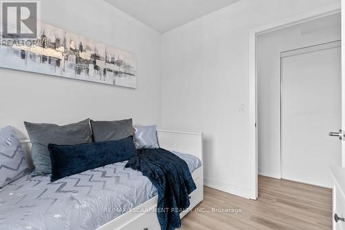 210 - 370 Martha Street, Burlington, ON - Indoor Photo Showing Bedroom