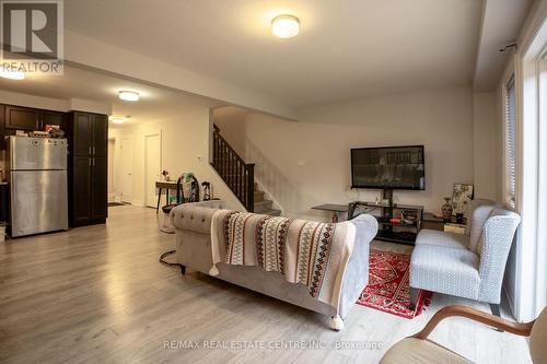 52 Munch Avenue, Cambridge, ON - Indoor Photo Showing Living Room