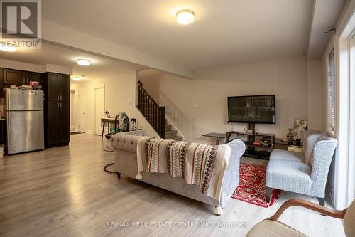 52 Munch Avenue, Cambridge, ON - Indoor Photo Showing Living Room