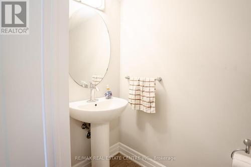 52 Munch Avenue, Cambridge, ON - Indoor Photo Showing Bathroom