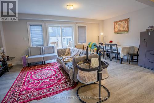 52 Munch Avenue, Cambridge, ON - Indoor Photo Showing Living Room