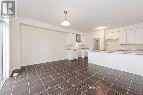 93 Lilac Circle, Haldimand, ON - Indoor Photo Showing Kitchen