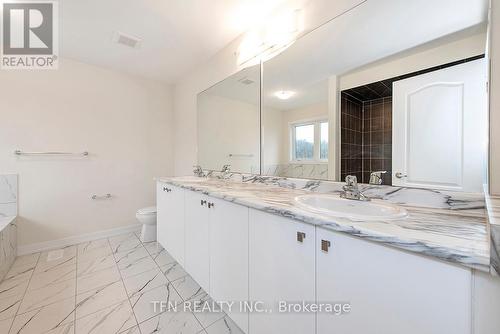 93 Lilac Circle, Haldimand, ON - Indoor Photo Showing Bathroom