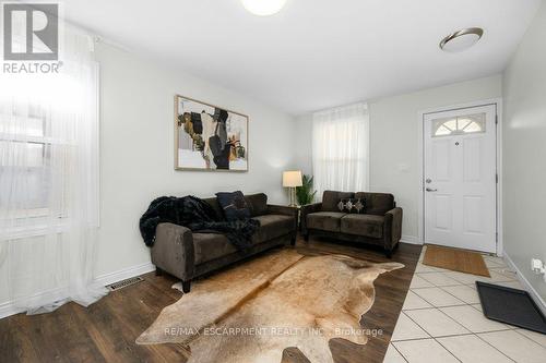 536 John Street N, Hamilton, ON - Indoor Photo Showing Living Room