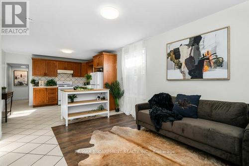 536 John Street N, Hamilton, ON - Indoor Photo Showing Living Room