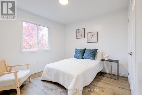 5 Havenwood Lane, Middlesex Centre, ON - Indoor Photo Showing Bedroom