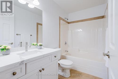 5 Havenwood Lane, Middlesex Centre, ON - Indoor Photo Showing Bathroom