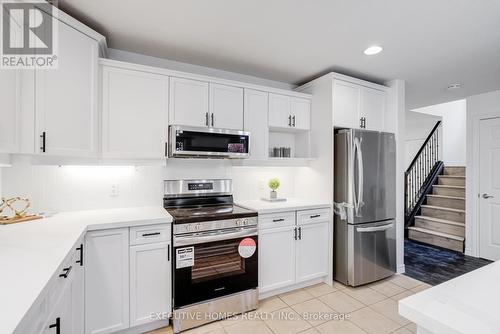 5 Havenwood Lane, Middlesex Centre, ON - Indoor Photo Showing Kitchen With Upgraded Kitchen