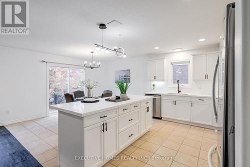 5 Havenwood Lane, Middlesex Centre, ON - Indoor Photo Showing Kitchen With Upgraded Kitchen