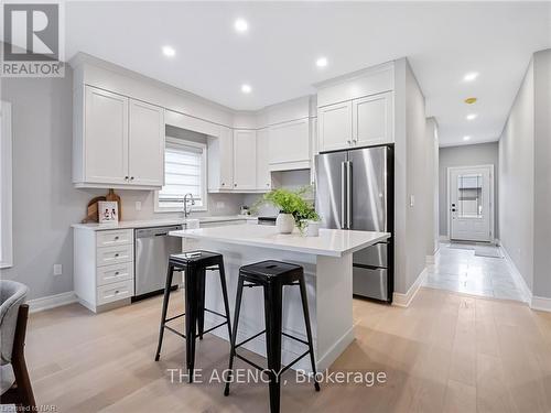 27 Austin Drive, Welland, ON - Indoor Photo Showing Kitchen With Upgraded Kitchen