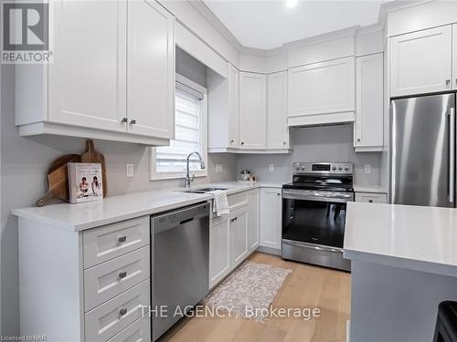 27 Austin Drive, Welland, ON - Indoor Photo Showing Kitchen