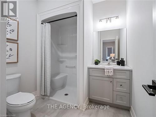 27 Austin Drive, Welland, ON - Indoor Photo Showing Bathroom