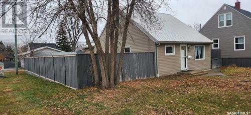 895 7Th Avenue Nw, Moose Jaw, SK - Outdoor