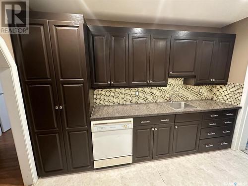 895 7Th Avenue Nw, Moose Jaw, SK - Indoor Photo Showing Kitchen