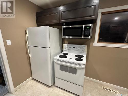 895 7Th Avenue Nw, Moose Jaw, SK - Indoor Photo Showing Kitchen