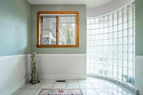 363 Northwind Drive, Vernon, BC - Indoor Photo Showing Bathroom