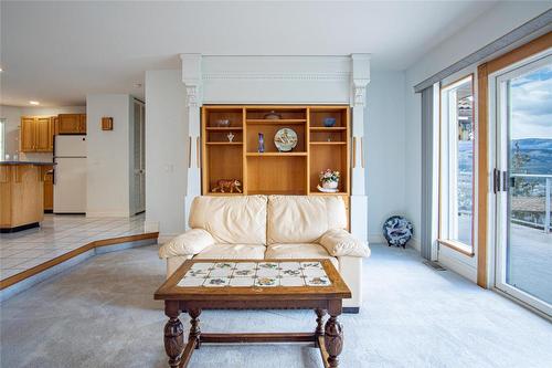 363 Northwind Drive, Vernon, BC - Indoor Photo Showing Living Room