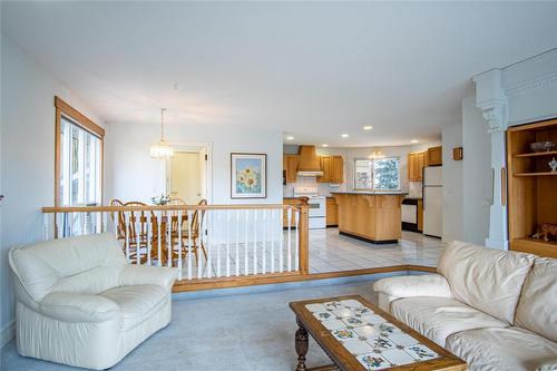 363 Northwind Drive, Vernon, BC - Indoor Photo Showing Living Room