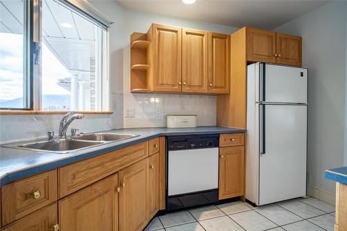 363 Northwind Drive, Vernon, BC - Indoor Photo Showing Kitchen With Double Sink