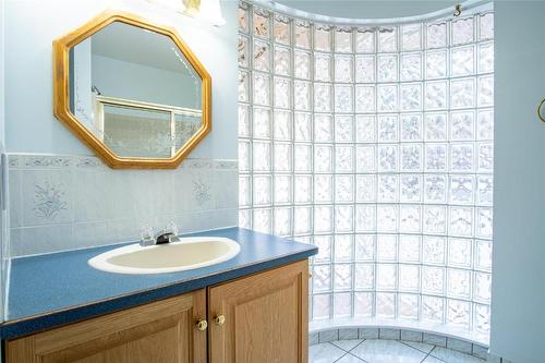 363 Northwind Drive, Vernon, BC - Indoor Photo Showing Bathroom