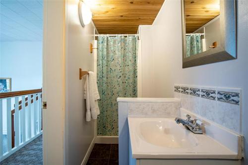 363 Northwind Drive, Vernon, BC - Indoor Photo Showing Bathroom