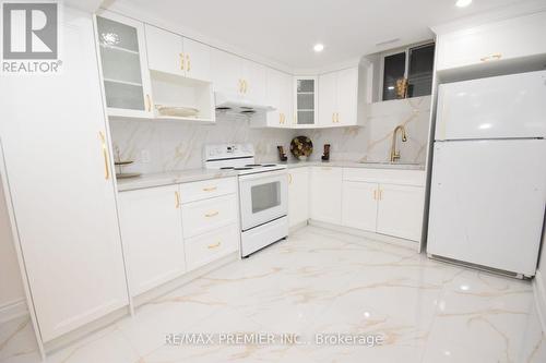 2 Bunchgrass Place, Brampton, ON - Indoor Photo Showing Kitchen