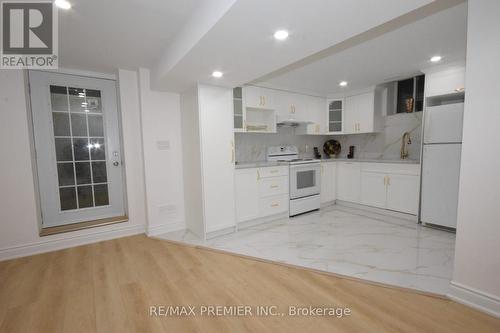 2 Bunchgrass Place, Brampton, ON - Indoor Photo Showing Kitchen