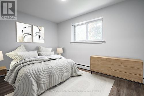 4 - 2161 Ghent Avenue, Burlington, ON - Indoor Photo Showing Bedroom