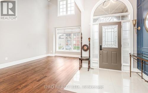 137 Spring Azure Crescent, Oakville, ON - Indoor Photo Showing Other Room