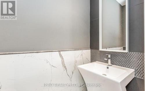 137 Spring Azure Crescent, Oakville, ON - Indoor Photo Showing Bathroom