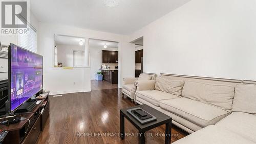 4 Fossil Street, Brampton, ON - Indoor Photo Showing Living Room