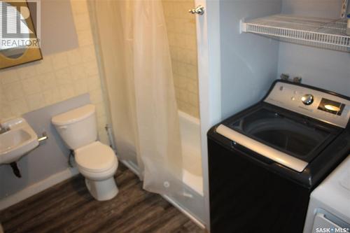 511 Montreal Street, Regina, SK - Indoor Photo Showing Bathroom