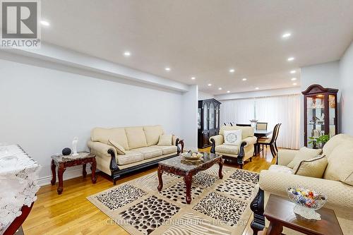 2274 Chapman Court, Pickering, ON - Indoor Photo Showing Living Room