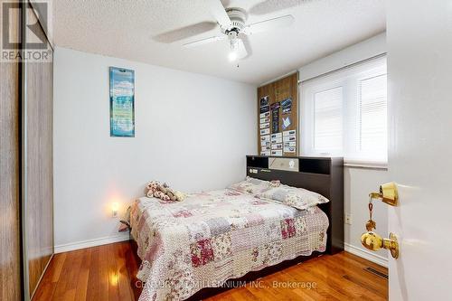 2274 Chapman Court, Pickering, ON - Indoor Photo Showing Bedroom