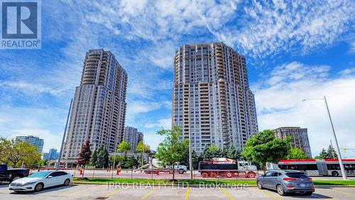 812 - 35 Kingsbridge Gardens, Mississauga, ON - Outdoor With Facade