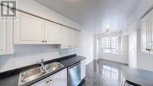 812 - 35 Kingsbridge Gardens, Mississauga, ON - Indoor Photo Showing Kitchen With Double Sink