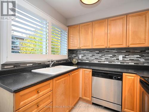 2554 Dashwood Drive, Oakville, ON - Indoor Photo Showing Kitchen With Double Sink