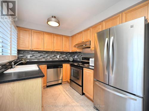 2554 Dashwood Drive, Oakville, ON - Indoor Photo Showing Kitchen