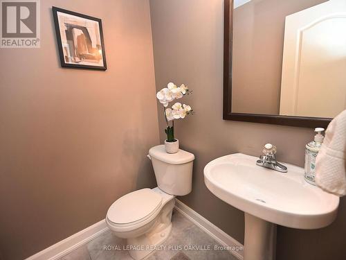 2554 Dashwood Drive, Oakville, ON - Indoor Photo Showing Bathroom