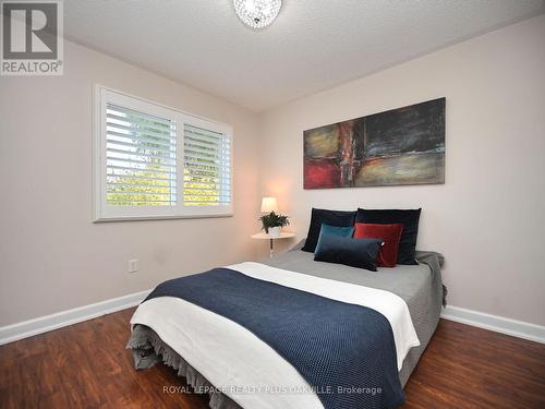 2554 Dashwood Drive, Oakville, ON - Indoor Photo Showing Bedroom