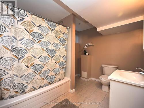 2554 Dashwood Drive, Oakville, ON - Indoor Photo Showing Bathroom