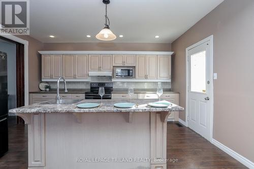 26 Meda Street, St. Thomas, ON - Indoor Photo Showing Kitchen